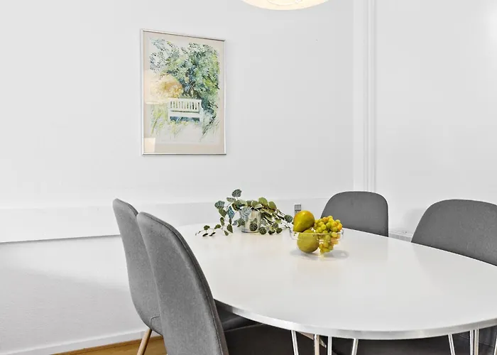 Apartment 1 Bedroom In *